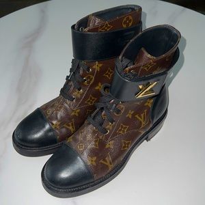 LOUIS VUITTON💎 Monogram Wonderland Flat Ranger Combat Boots